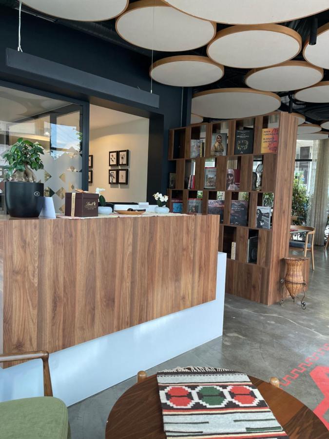 Etnomania Boutique Hotel Приштина Экстерьер фото
