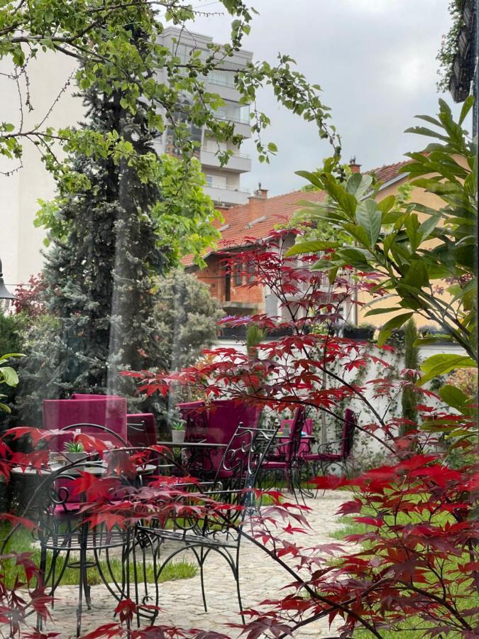 Etnomania Boutique Hotel Приштина Экстерьер фото