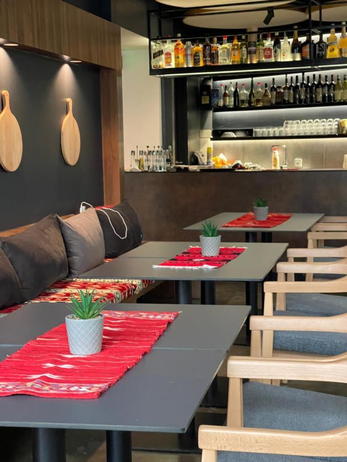 Etnomania Boutique Hotel Приштина Экстерьер фото